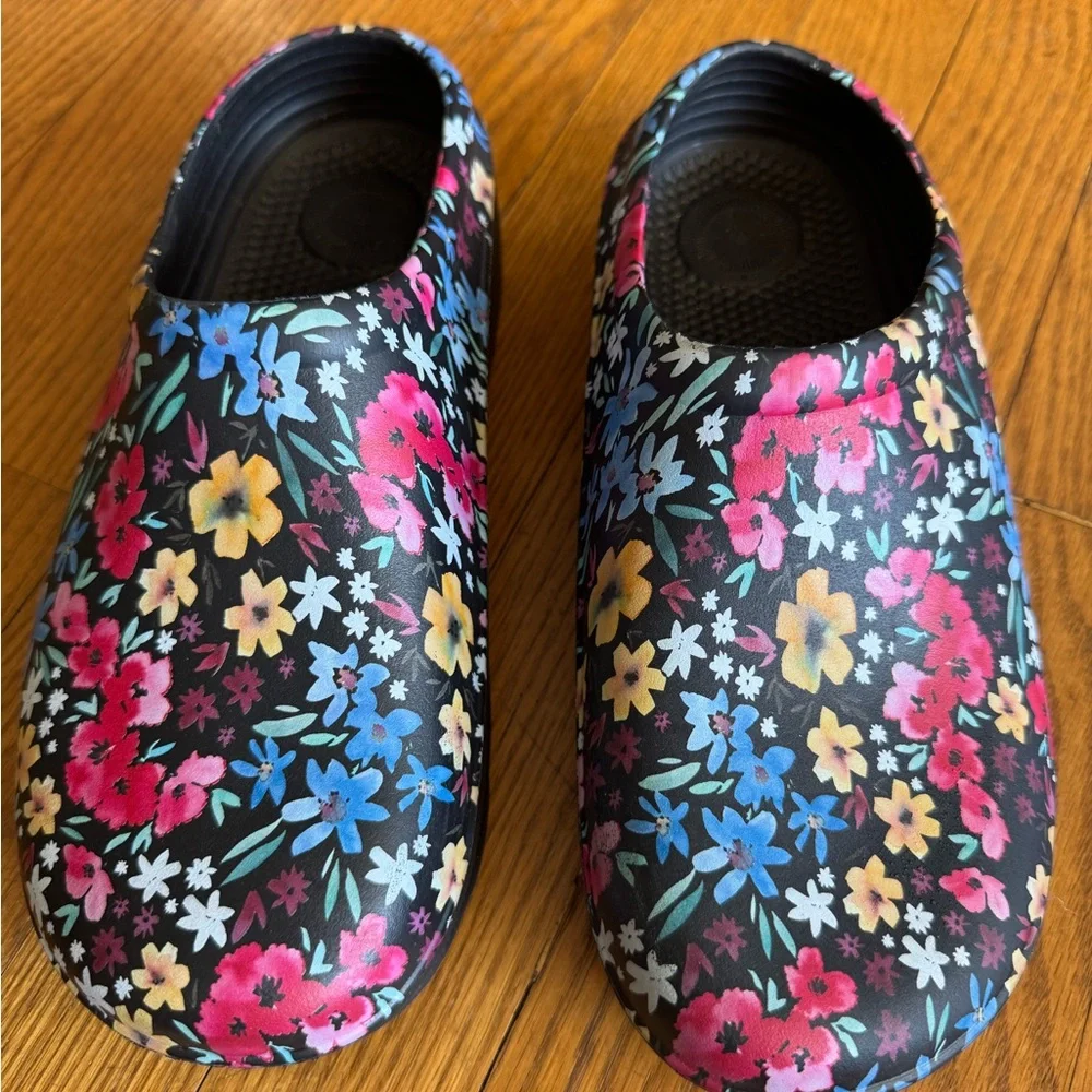 Floral gardening clogs - Picture 2 of 5
